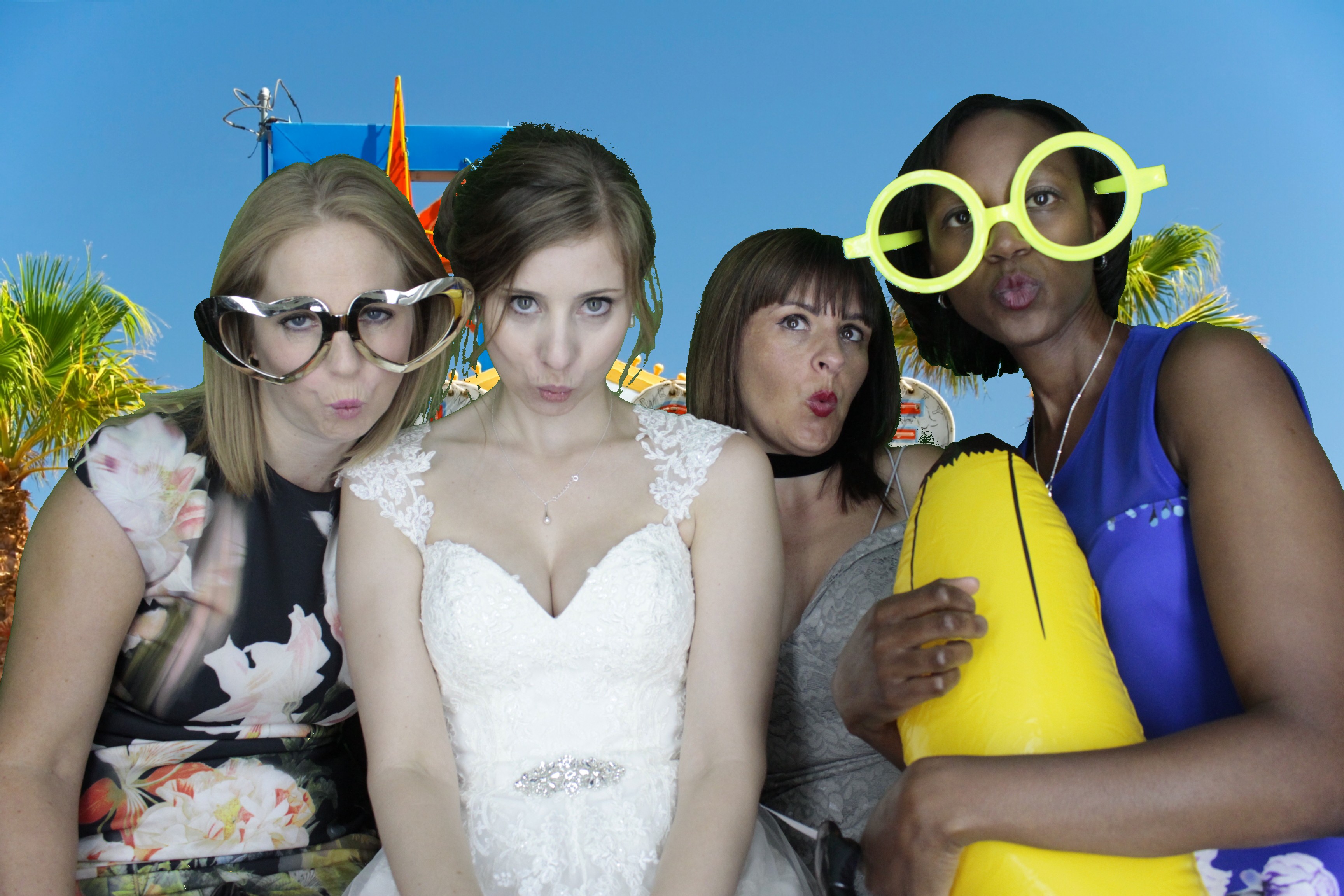 Mr & Mrs Brooks | View more photos from the event at gallery.myphotoboothexperience.co.uk/u/MyPhotoBoothExperienceLtd/Mr-Mrs-Brooks